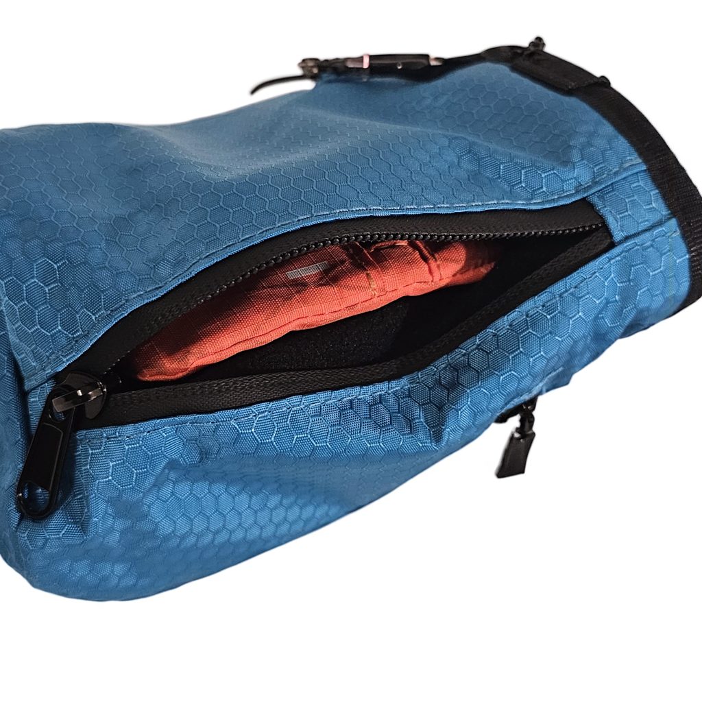Blauer BERKEI Chalkbag Universal mit orangefarbener Innentasche für Kletterer