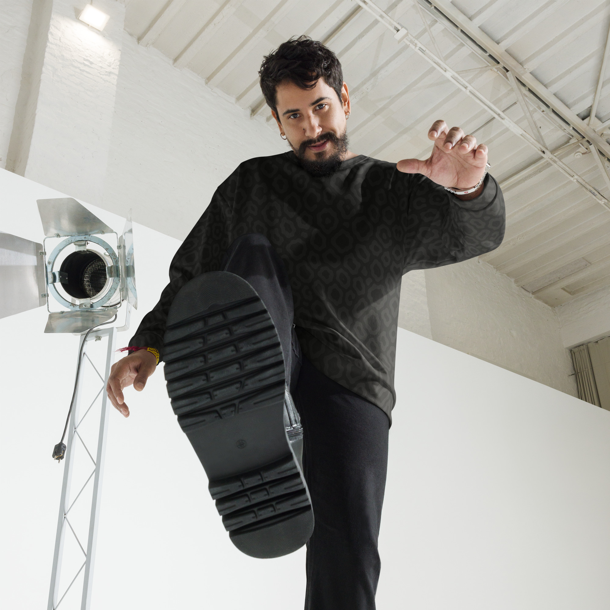 Pullover Midnight Leo Unisex – Bild 2