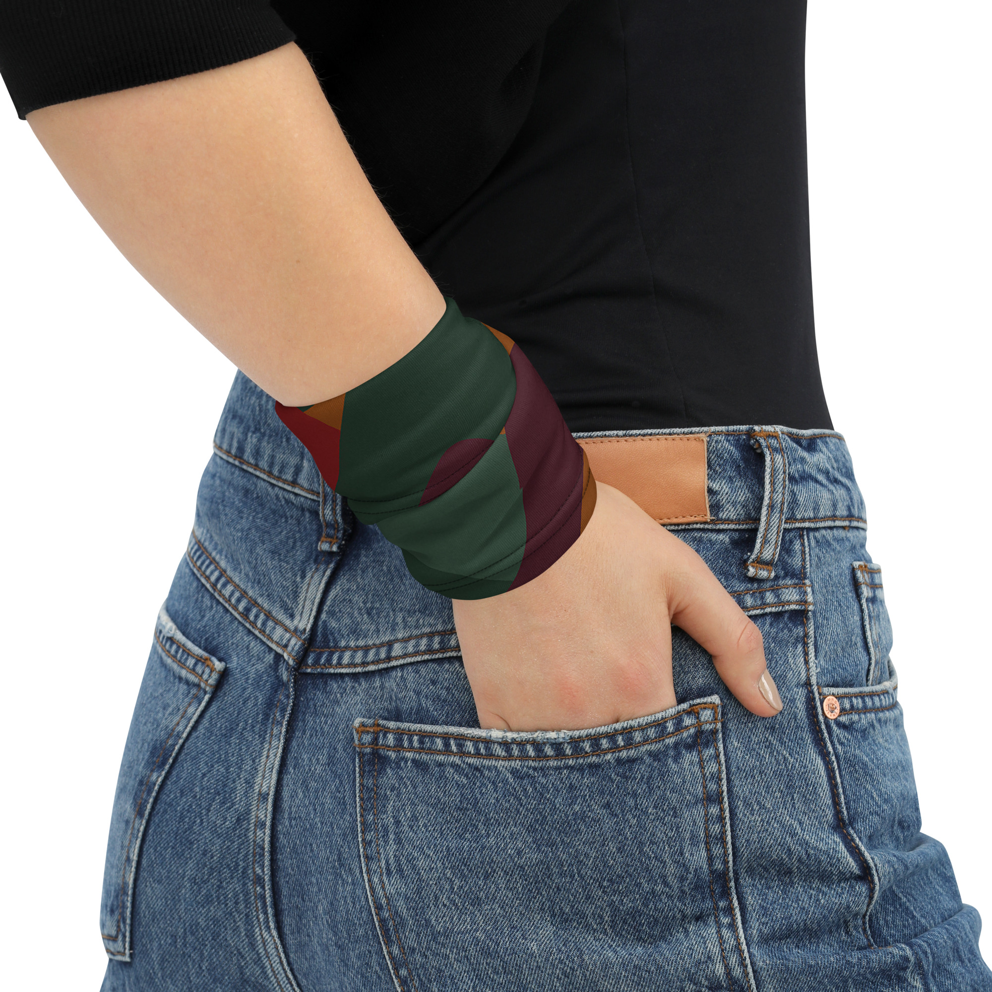 Stylisches BERKEI Multifunktionstuch Indian Summer als modisches Accessoire getragen