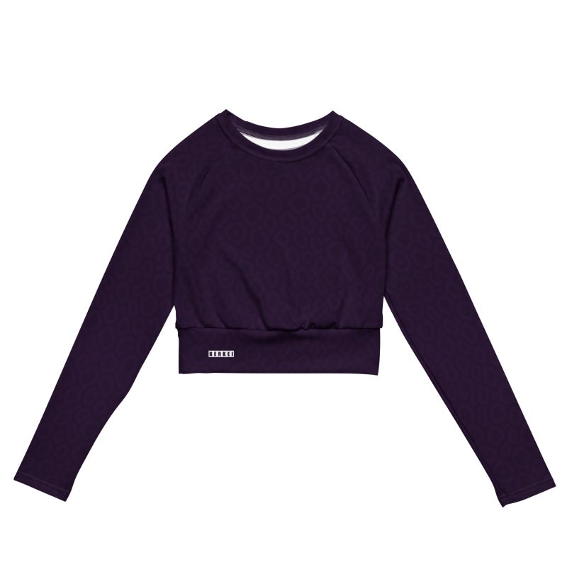 BERKEI Recyceltes Langarm Crop Top Purple Leo in lässigem Schnitt auf weißem Hintergrund