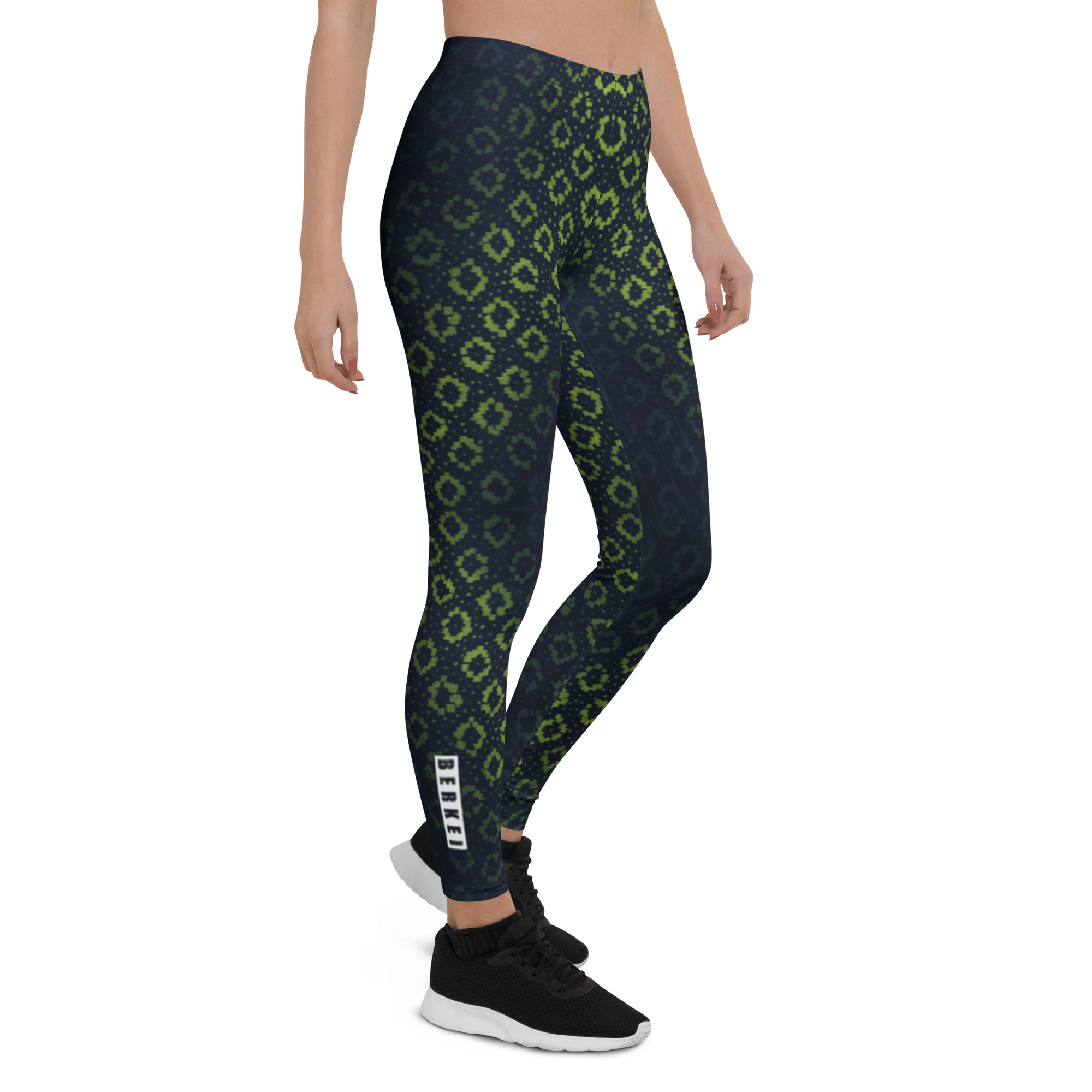 Sportliche BERKEI Trail Leggings Techno Leo mit modernem Muster, ideal für aktive Frauen.