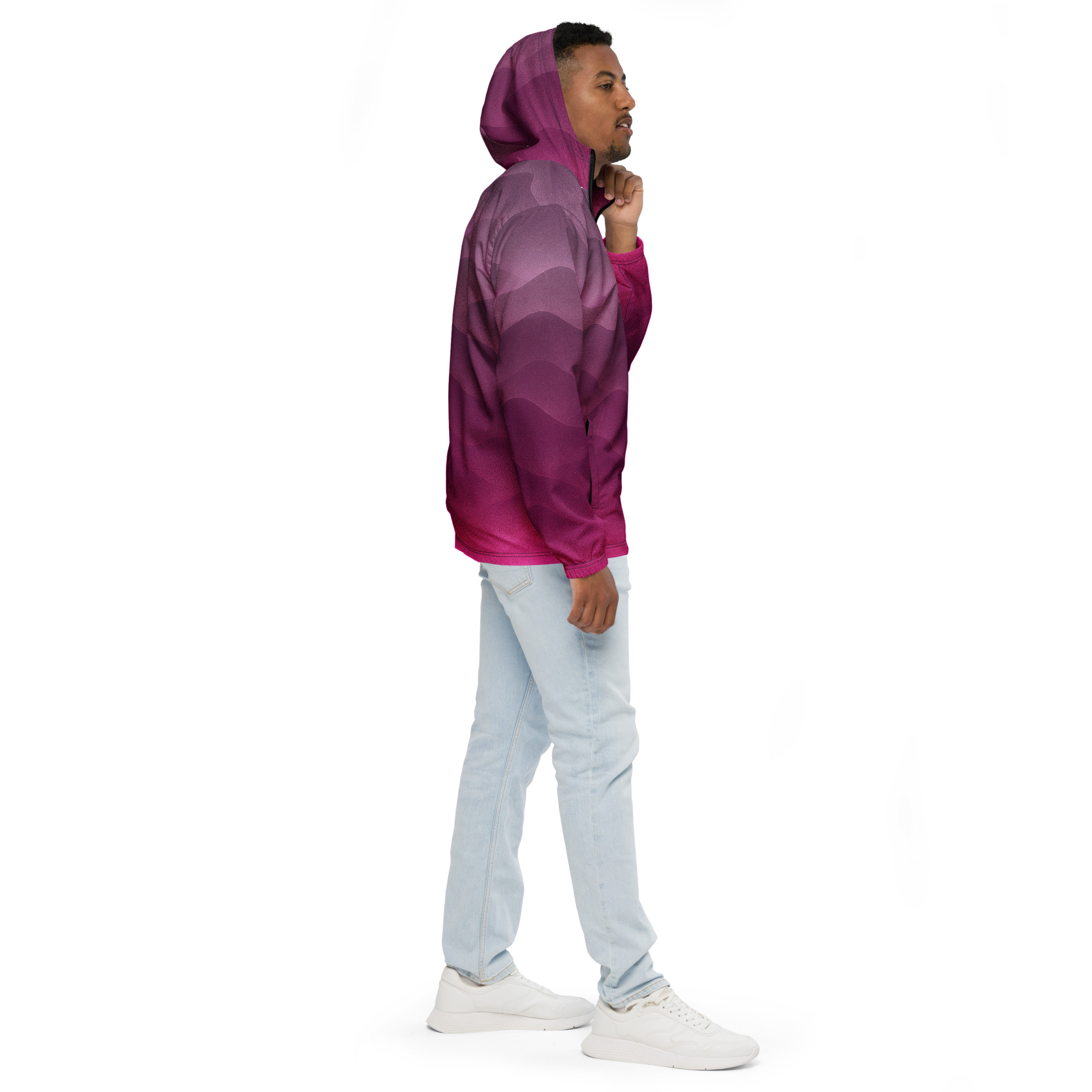 Mann trägt BERKEI Windbreaker Hazy Purple in lässiger Pose.