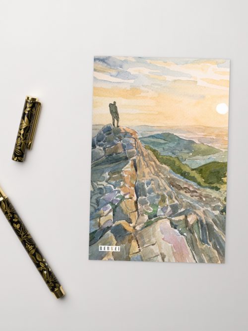 BERKEI Postkarte Milseburg Sonnenuntergang mit Aquarellansicht einer Berglandschaft