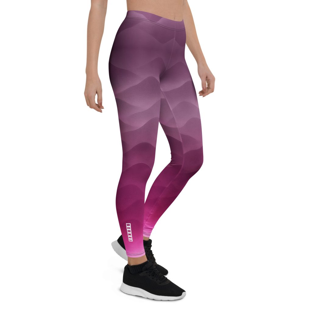 Stylische BERKEI Trail Leggings Hazy Purple in dynamischem Design, ideal für sportliche Aktivitäten.