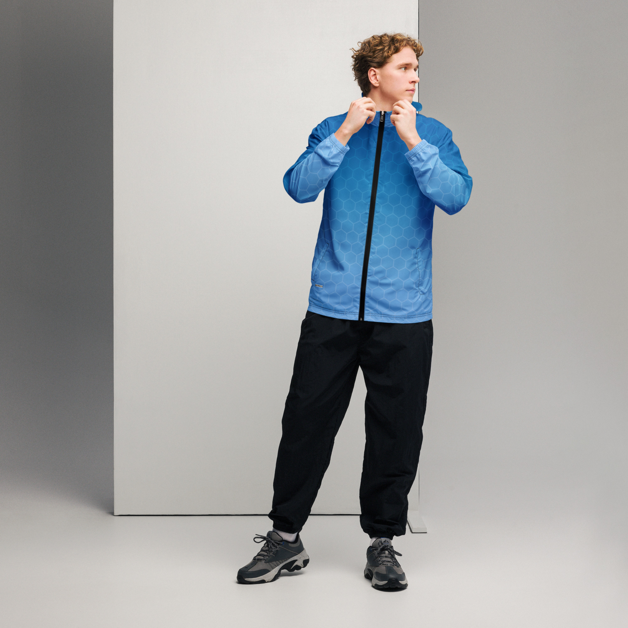 Sportlicher BERKEI Windbreaker in Blau, ideal für Outdoor-Aktivitäten.