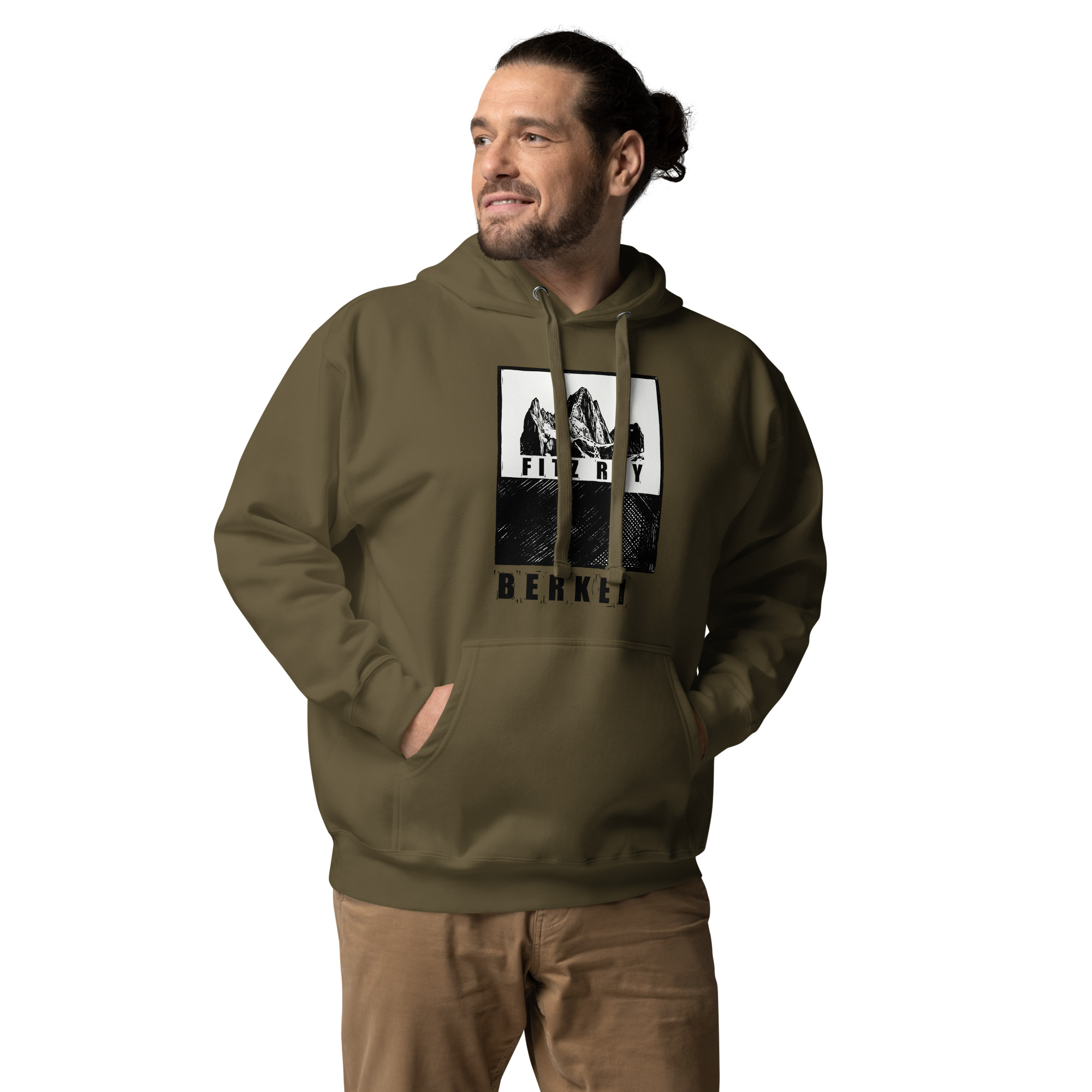 Mann trägt den BERKEI Fitz Roy Premium Hoodie in Olive mit Bergmotiv