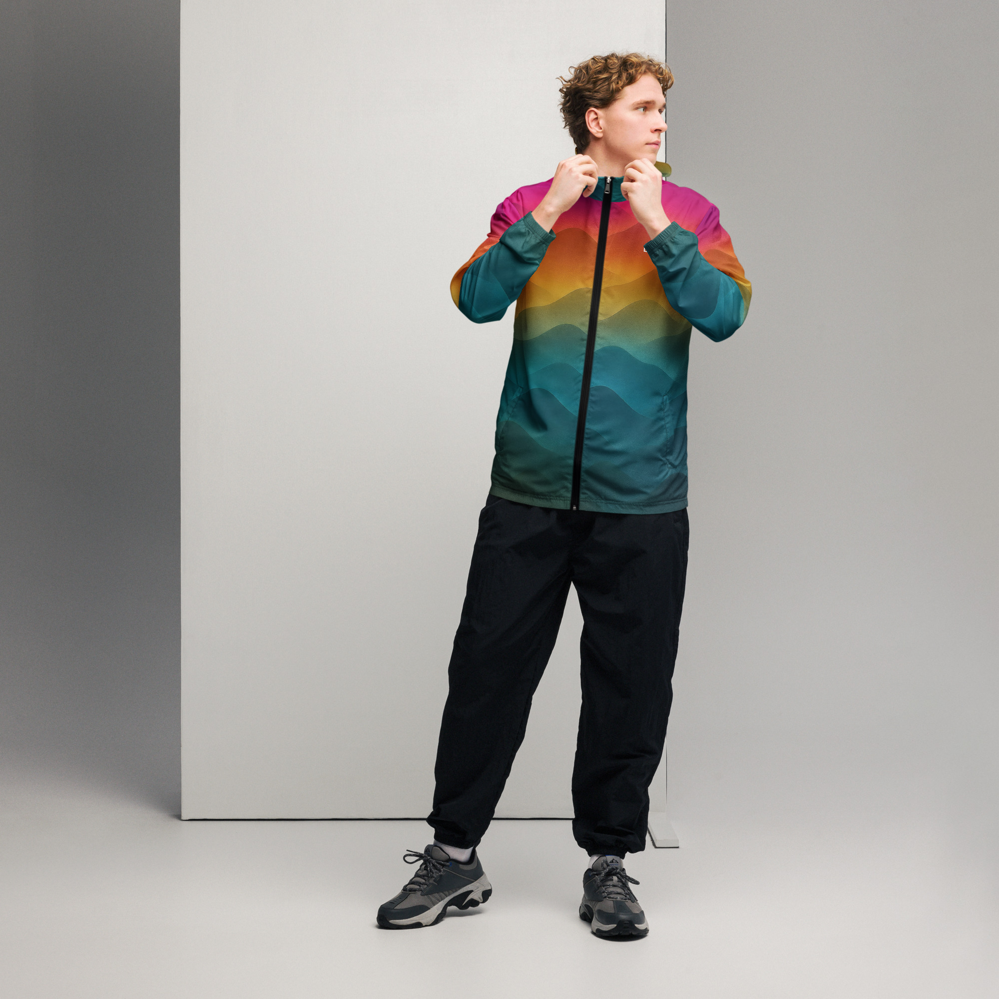 Unisex BERKEI Windbreaker Forest Sunrise in bunten Farben, Modell trägt die Jacke in stylischem Outfit.