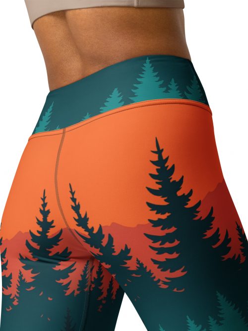 BERKEI High-Waist Performance Leggings Taiga Sunset mit buntem Waldmotiv an der Seite.