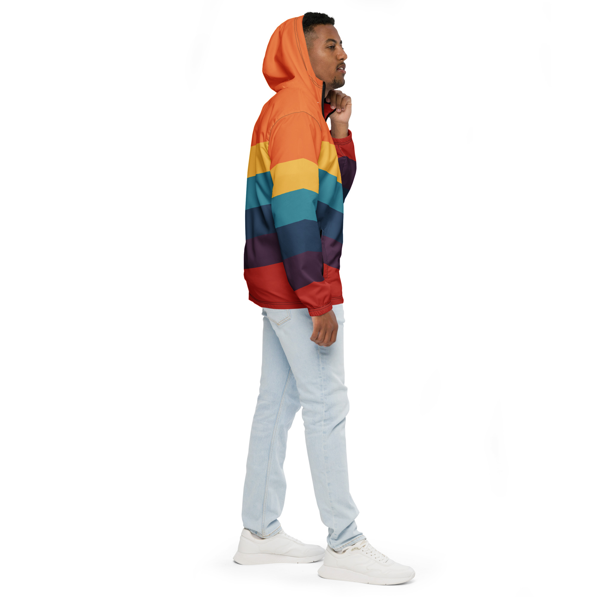 Mann trägt farbenfrohen BERKEI Windbreaker Unisex Retro mit Regenbogenstreifen.
