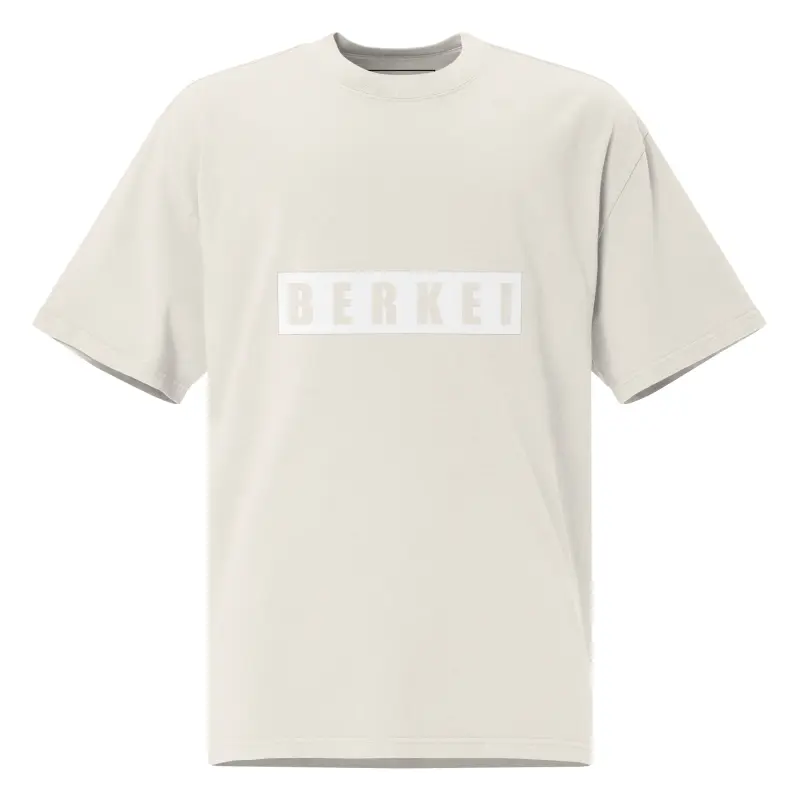 Beige oversized BERKEI Bouldershirt mit klassischem Logo-Design.
